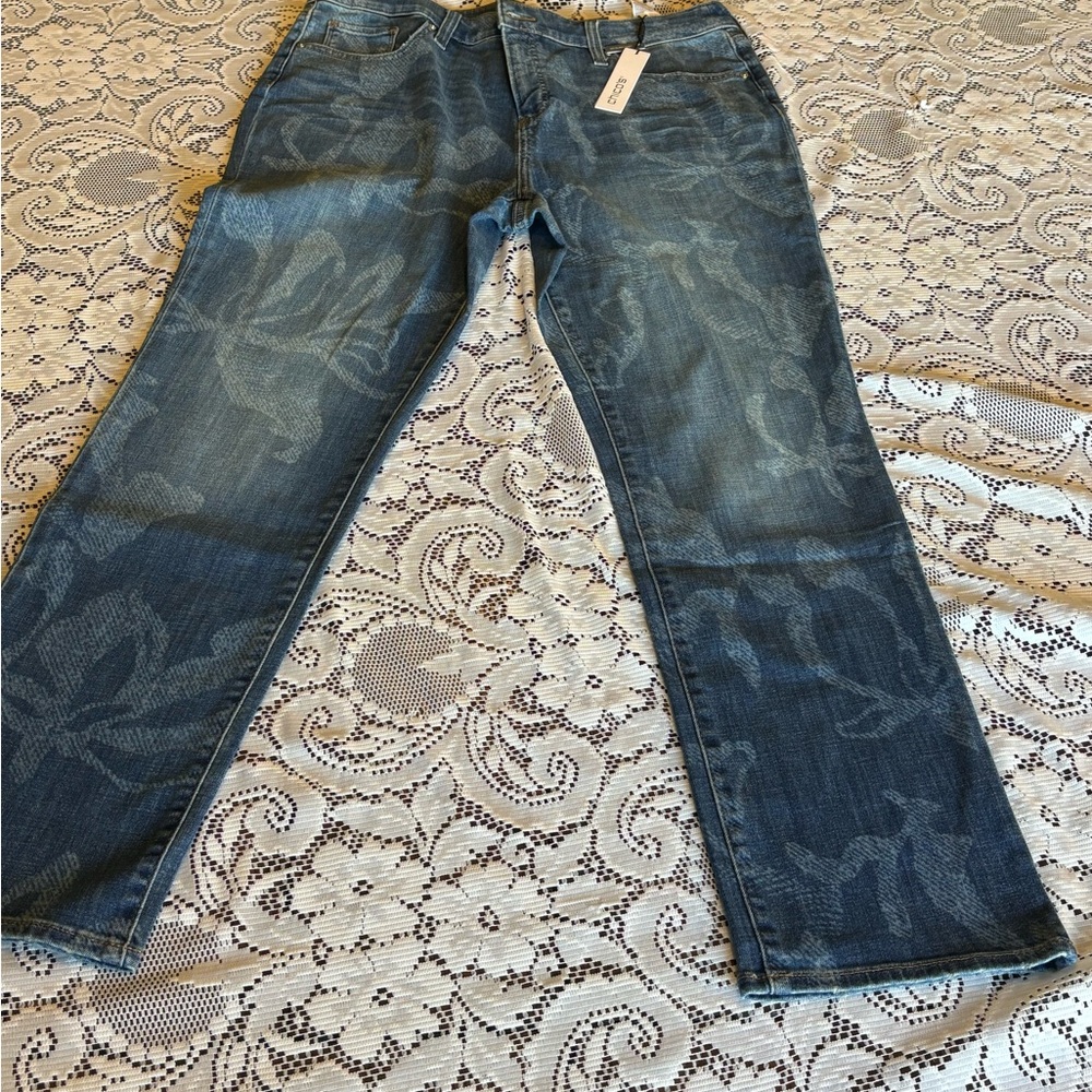 NWT Chico’s Newberry Indigo 2R So Slimming Girlfriend Slim Leg Jeans Trendy - Picture 12 of 15
